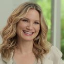 The Only Funny Thing About Jennifer Nettles Falling Off Stage and Breaking Her Rib? Her Tweets!